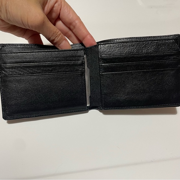 BNWOT Genuine Leather Bifold Men's Wallet - Picture 3 of 9